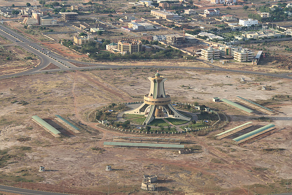 Le monument aux héros nationaux à Ouaga 2000